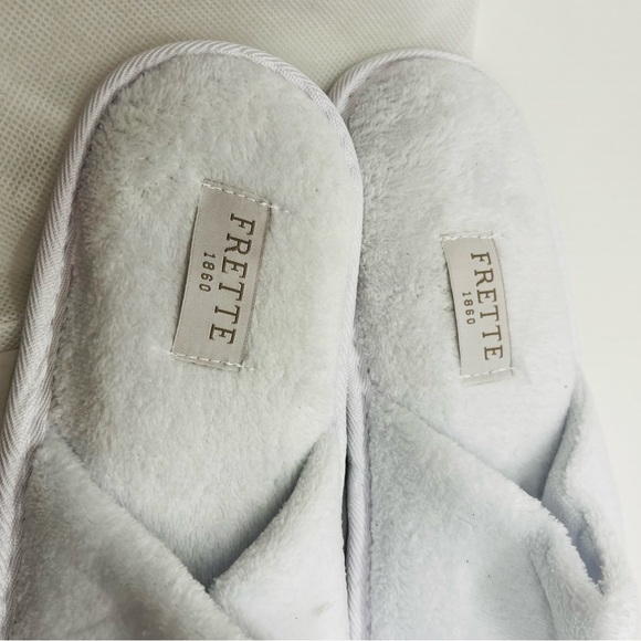 NWT Frette Men’s Slippers with Bag. White. One Size. - Picture 3 of 6